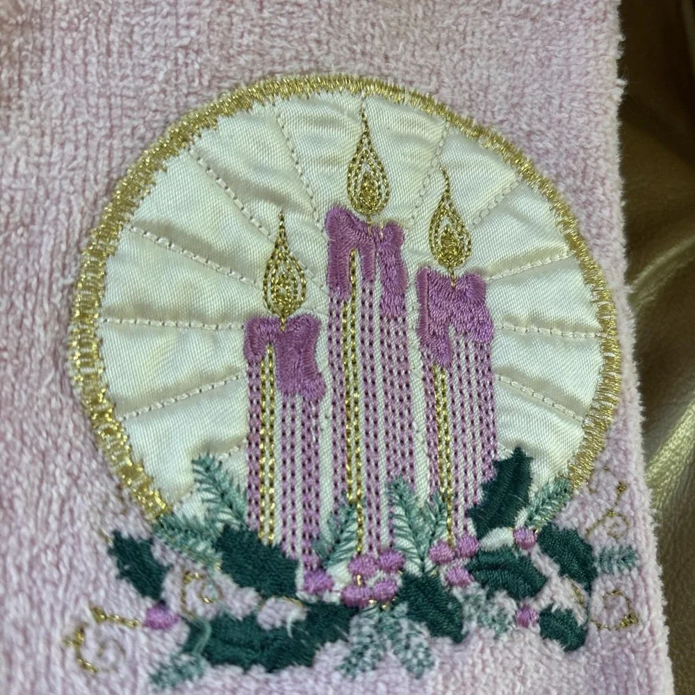 VTG Set Of 3 Embroidered Pink Christmas Towels Tree Ribbons Candles Holly Gold‎